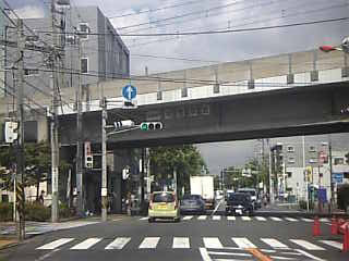 京王稲田堤駅交差点